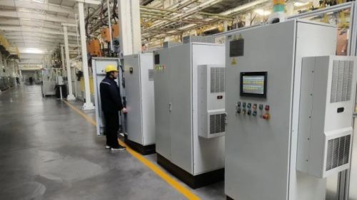 專業(yè)之選 傾聽(tīng)汽車(chē)行業(yè)領(lǐng)軍者為何青睞德國(guó)威圖Rittal操作臺(tái)